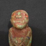 Moche Turquoise Ritual Figure with Stone Inlays – Pre-Columbian Art - Imagen 6