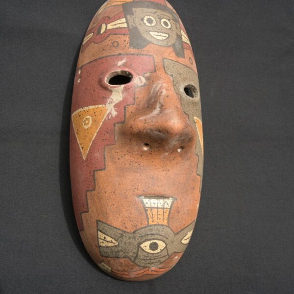 Paracas Ritual Mask in Ceramic – Geometric Motifs and Tribal Colors - Imagen 3