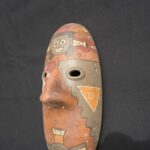 Paracas Ritual Mask in Ceramic – Geometric Motifs and Tribal Colors - Imagen 4