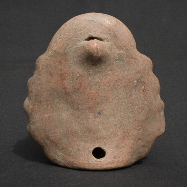 Moche Ceramic Ritual Whistle – Figure with Aura and Headdress - Imagen 3
