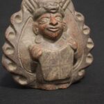 Moche Ceramic Ritual Whistle – Figure with Aura and Headdress - Imagen 7