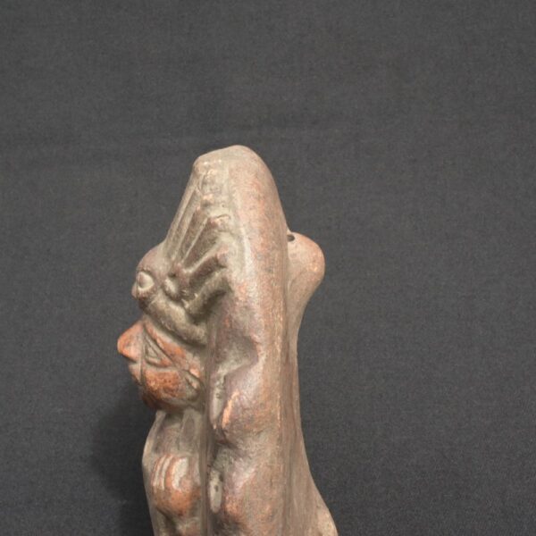 Moche Ceramic Ritual Whistle – Figure with Aura and Headdress - Imagen 8