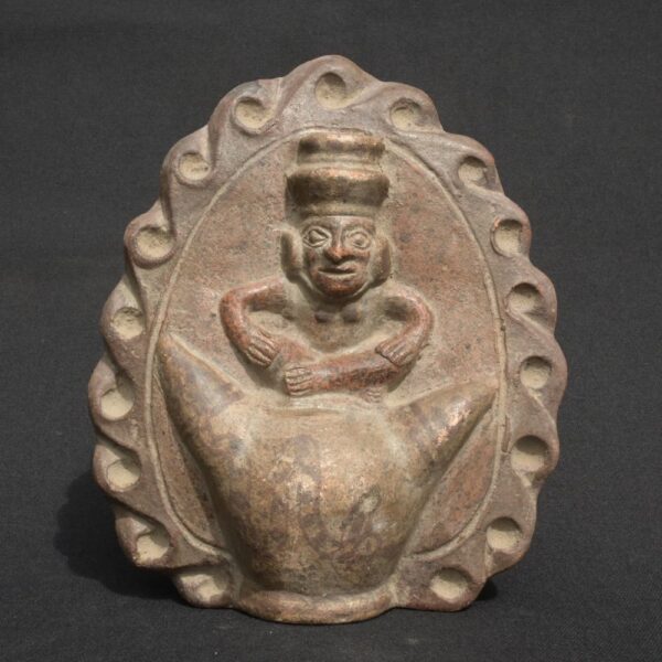 Moche Ritual Whistle – Seated Figure on Vessel with Aura Frame - Imagen 1