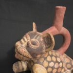 🟡Moche Feline Stirrup-Spout Vessel – Pre-Columbian Ceremonial Pot - Imagen 7
