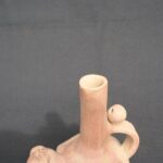 🟡Moche ceramic bottle with a reclining figure – pre-Columbian ritual bottle - Imagen 5