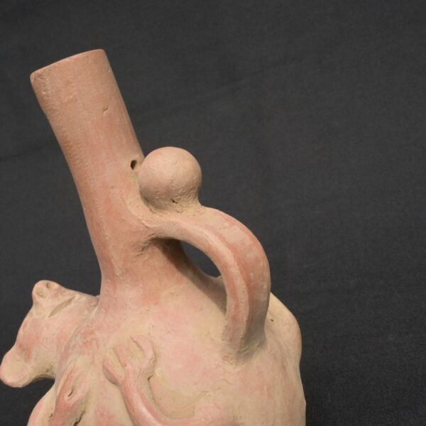 🟡Moche ceramic bottle with a reclining figure – pre-Columbian ritual bottle - Imagen 7