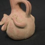🟡Moche ceramic bottle with a reclining figure – pre-Columbian ritual bottle - Imagen 8