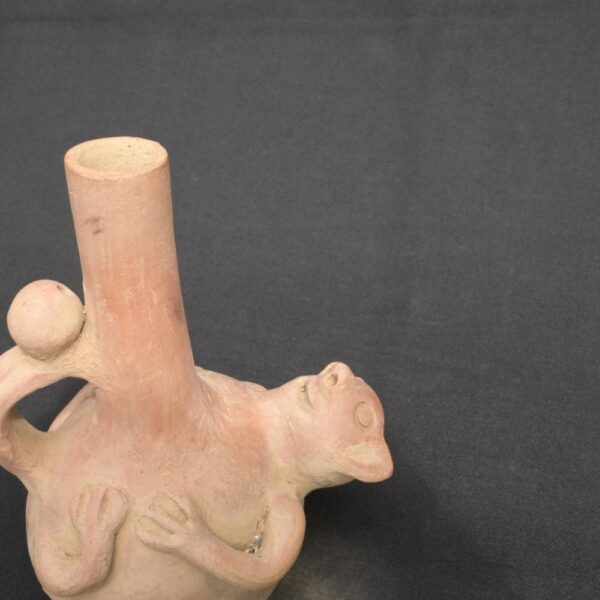 🟡Moche ceramic bottle with a reclining figure – pre-Columbian ritual bottle - Imagen 9