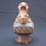 🔸Moche Ceramic Vessel – Man Carrying Bird Figurine Ritual Pottery - Imagen 2