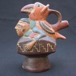 🔸Moche Ceramic Vessel – Man Carrying Bird Figurine Ritual Pottery - Imagen 3