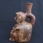 🏷️Cupisnique Ceremonial Bottle | Ancient Andean Pottery with Symbolic Design - Imagen 3