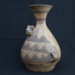 🔸Ceremonial Moche Vessel with Feline Motif and Geometric Design - Imagen 2