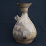 🔸Ceremonial Moche Vessel with Feline Motif and Geometric Design - Imagen 3