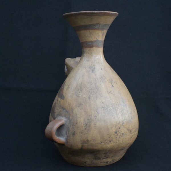 🔸Ceremonial Moche Vessel with Feline Motif and Geometric Design - Imagen 4