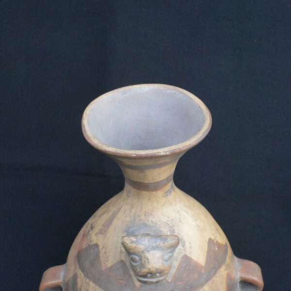 🔸Ceremonial Moche Vessel with Feline Motif and Geometric Design - Imagen 9