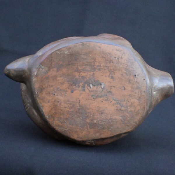 🔸Chavin Proto-Cupisnique Stirrup Bottle with Sacred Agricultural Motifs - Imagen 10