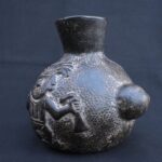 🏷️Moche Black Ceramic Ritual Vessel with Dual Faces and Human Figures - Imagen 6
