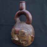 🏺 Chavin Ceramic Stirrup-Spout Bottle - Imagen 2
