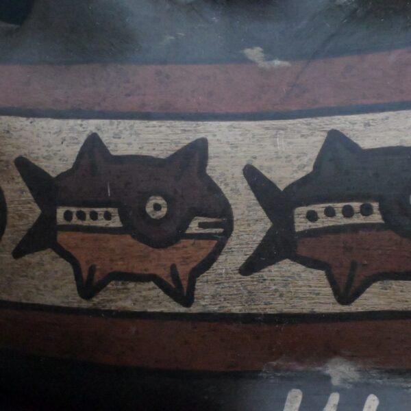 🐟 Nasca Ceramic Bottle with Fish Motif and Ritual Design - Imagen 11
