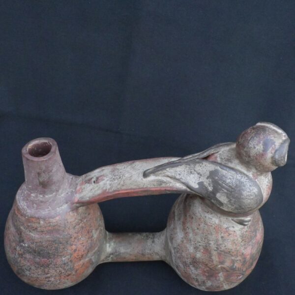 🦉 Moche Ceramic Water Whistle with Bird Figurine - Imagen 9