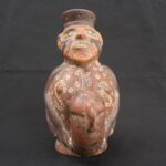 🌀 Nasca Ceramic Anthropomorphic Bottle with Serpents - Imagen 2