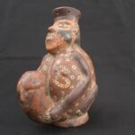 🌀 Nasca Ceramic Anthropomorphic Bottle with Serpents - Imagen 3