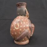🌀 Nasca Ceramic Anthropomorphic Bottle with Serpents - Imagen 7