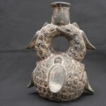 ⚫ Pre-Columbian Chavín Bottle with a Mythical Bird in Black Pottery - Imagen 5