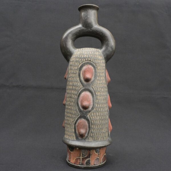 ⚫ Pre-Columbian Ceramic Bottle with Ritual Reliefs and Stirrup Handle - Imagen 1