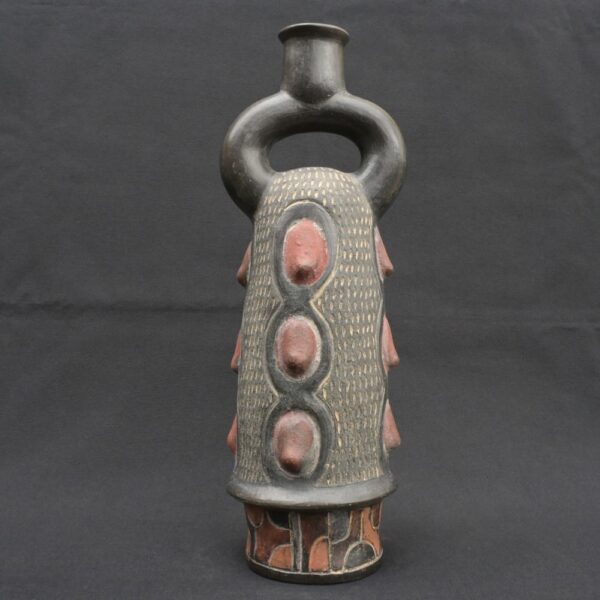 ⚫ Pre-Columbian Ceramic Bottle with Ritual Reliefs and Stirrup Handle - Imagen 5