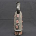⚫ Pre-Columbian Ceramic Bottle with Ritual Reliefs and Stirrup Handle - Imagen 7