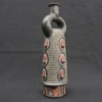 ⚫ Pre-Columbian Ceramic Bottle with Ritual Reliefs and Stirrup Handle - Imagen 8