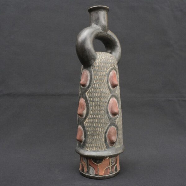 ⚫ Pre-Columbian Ceramic Bottle with Ritual Reliefs and Stirrup Handle - Imagen 8