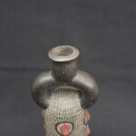 ⚫ Pre-Columbian Ceramic Bottle with Ritual Reliefs and Stirrup Handle - Imagen 9