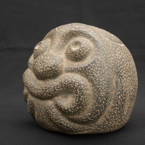 ⚫ Chavín Ceramic Bottle with a Supernatural Face and Ritualized Textures - Imagen 2