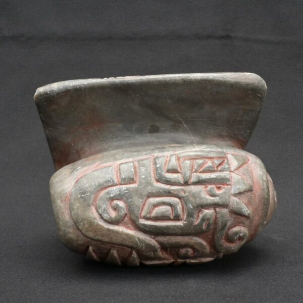 🎶 Chavín Stone Pututu with Ceremonial Feline Engravings - Imagen 12