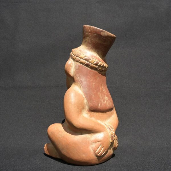 🏺 Anthropomorphic Ceramic Vessel – Moche Culture - Imagen 4