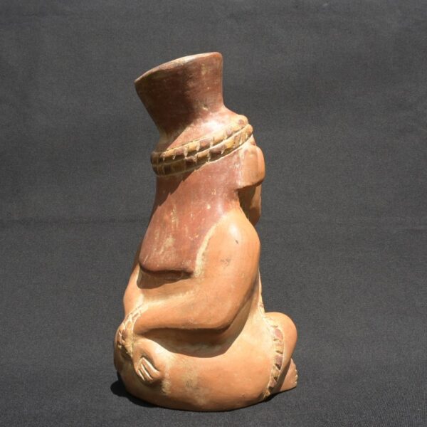 🏺 Anthropomorphic Ceramic Vessel – Moche Culture - Imagen 6