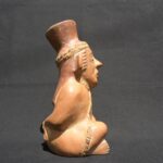 🏺 Anthropomorphic Ceramic Vessel – Moche Culture - Imagen 7