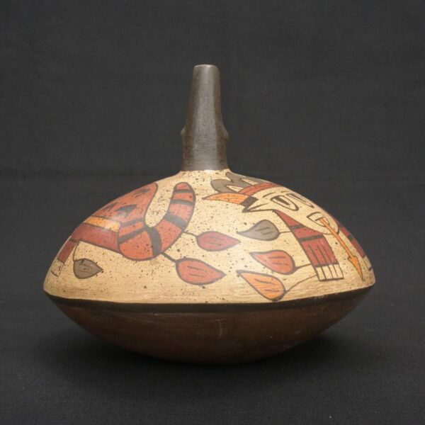 🐍 Nasca Ceramic Painted Bottle with Mythical Figure - Imagen 4