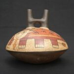 🐍 Nasca Ceramic Painted Bottle with Mythical Figure - Imagen 6