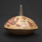 🐍 Nasca Ceramic Painted Bottle with Mythical Figure - Imagen 8