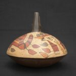 🐍 Nasca Ceramic Painted Bottle with Mythical Figure - Imagen 12