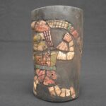 🛡️ Moche Ceremonial Vase with Stone and Shell Inlays - Imagen 2