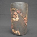 🛡️ Moche Ceremonial Vase with Stone and Shell Inlays - Imagen 3