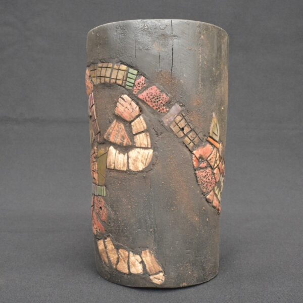 🛡️ Moche Ceremonial Vase with Stone and Shell Inlays - Imagen 3