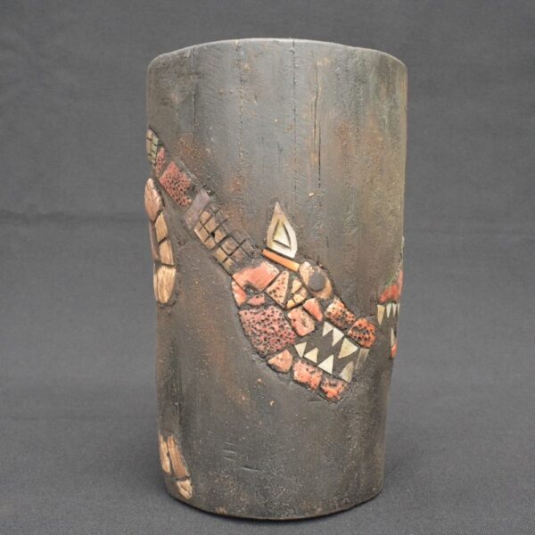 🛡️ Moche Ceremonial Vase with Stone and Shell Inlays - Imagen 4