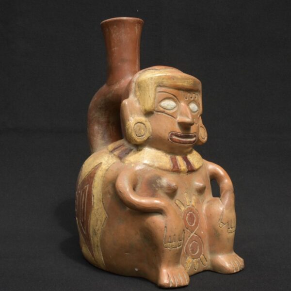👁️ Moche ceramic bottle with a seated figure - Imagen 8