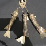 🐟 Metal Craftsmanship with Fish-Shaped Pendants - Imagen 3