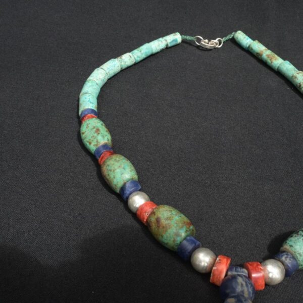 Pre-Columbian Chavín Turquoise and Sodalite Necklace - Imagen 9